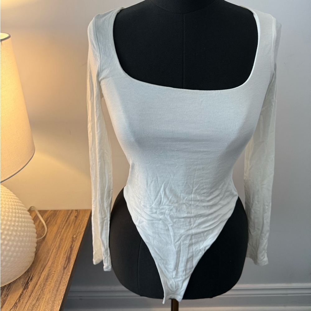 2/$30 👚- Elegant White Long Sleeve Bodysuit